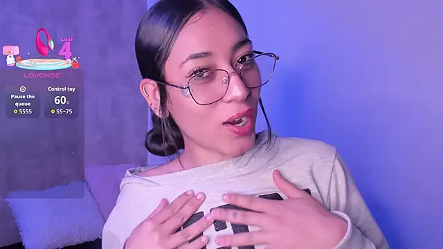 Becky G online show from November 4, 3:43 am