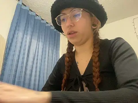 Snapshot of Sallem_Pink chatting on October 3, 12:17 pm Sallem Pink online show from October 3, 12:17 pm