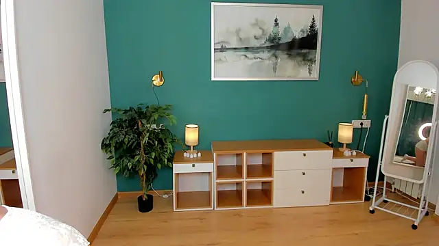 HollisHearl online show from April 23, 7:59 am