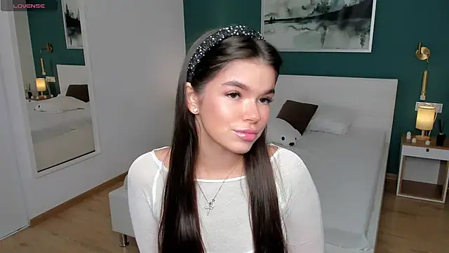 HollisHearl online show from September 17, 7:10 am