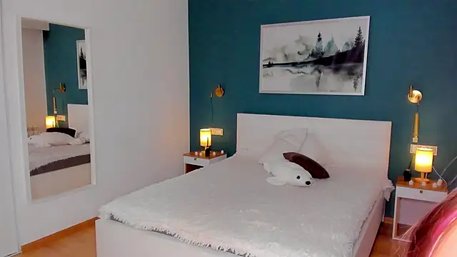 HollisHearl online show from December 3, 7:19 am