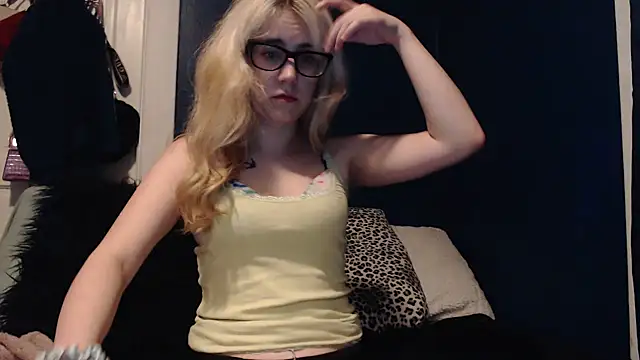 Snapshot of RubySmoke chatting on September 27, 4:40 am RubySmoke online show from September 27, 4:40 am