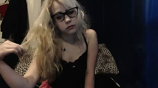 Snapshot of RubySmoke chatting on October 12, 1:23 pm RubySmoke online show from October 12, 1:23 pm
