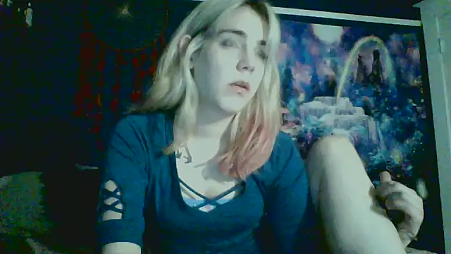 Snapshot of RubySmoke chatting on October 18, 7:10 am RubySmoke online show from October 18, 7:10 am