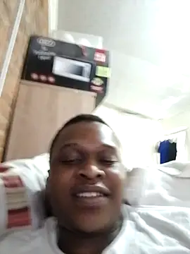 Snapshot of Moet_Chandon chatting on October 10, 6:14 am Moet Chandon online show from October 10, 6:14 am