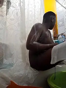 Snapshot of Moet_Chandon chatting on October 23, 11:42 am Moet Chandon online show from October 23, 11:42 am