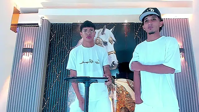 Dominic Max  online show from October 26, 10:15 am