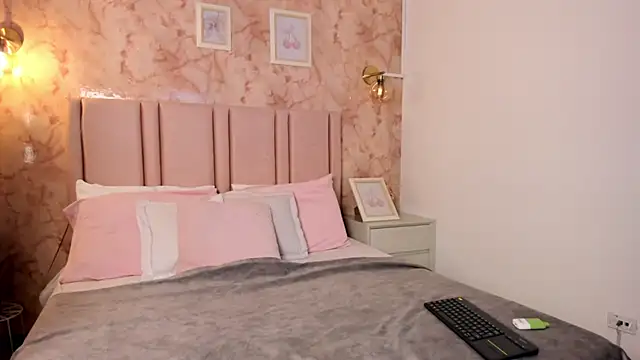 Snapshot of Widny_Beaumont chatting on November 13, 3:54 am Widny Beaumont online show from November 13, 3:54 am