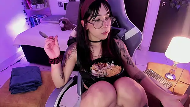 Snapshot of Liz_rogers_x chatting on November 9, 1:53 am Liz rogers x online show from November 9, 1:53 am