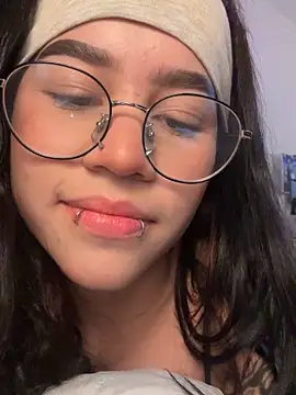 Snapshot of Liz_rogers_x chatting on December 4, 1:26 am Liz rogers x online show from December 4, 1:26 am