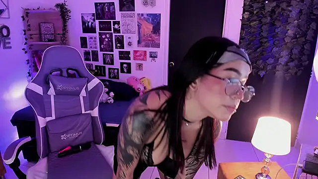 Snapshot of Liz_rogers_x chatting on November 4, 1:53 am Liz rogers x online show from November 4, 1:53 am