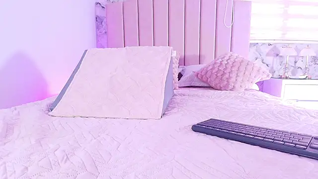 cataleya ebony  online show from November 7, 7:18 pm