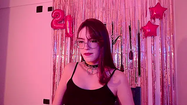 Snapshot of nina_kink chatting on June 15, 9:03 pm nina kink online show from June 15, 9:03 pm