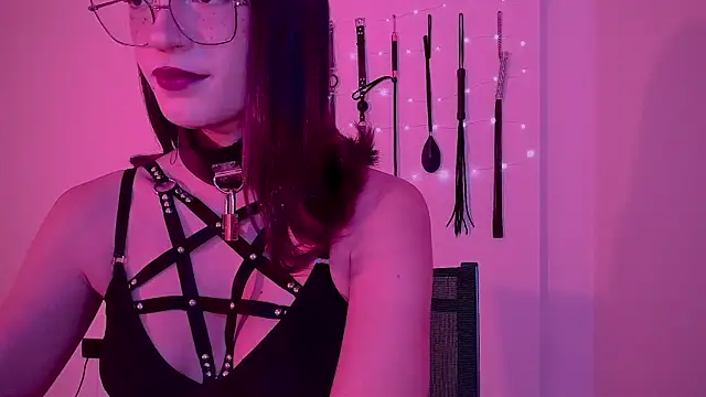 Snapshot of nina_kink chatting on June 7, 9:20 pm nina kink online show from June 7, 9:20 pm