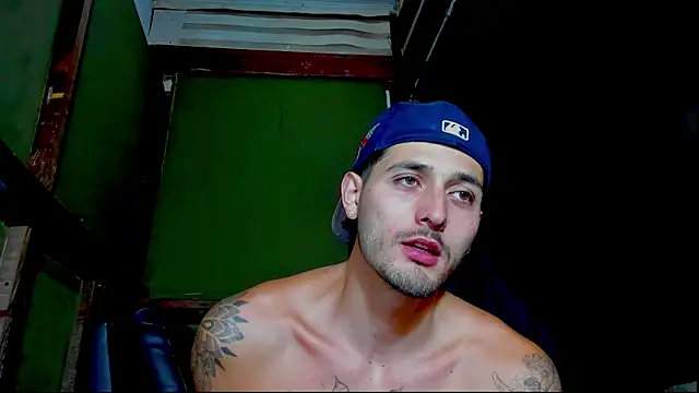Snapshot of alejo__323__ chatting on July 6, 2:51 am alejo 323 online show from July 6, 2:51 am