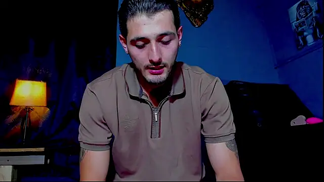Snapshot of alejo__323__ chatting on July 19, 2:20 am alejo 323 online show from July 19, 2:20 am
