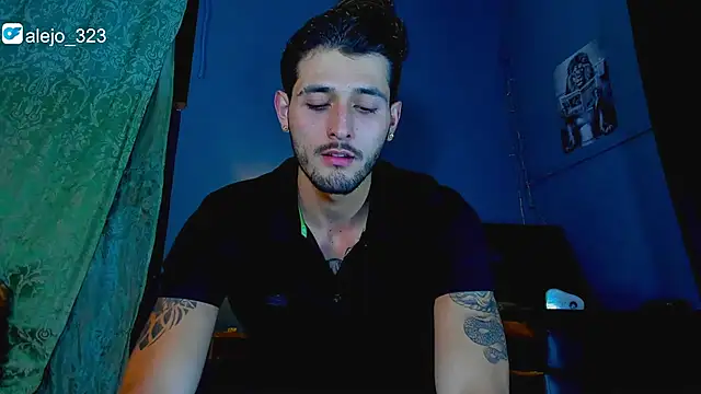 Snapshot of alejo__323__ chatting on February 22, 4:26 am alejo 323 online show from February 22, 4:26 am