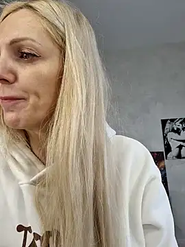 Snapshot of Monna chatting on January 27, 12:05 pm Monna online show from January 27, 12:05 pm