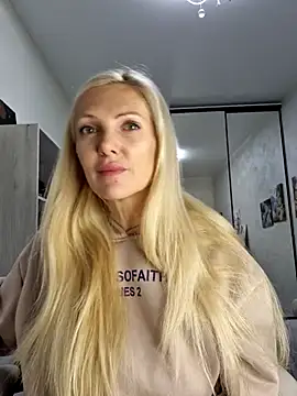 Snapshot of Monna chatting on November 3, 2:42 pm Monna online show from November 3, 2:42 pm