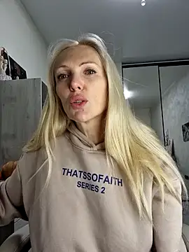 Snapshot of Monna chatting on October 30, 2:36 pm Monna online show from October 30, 2:36 pm