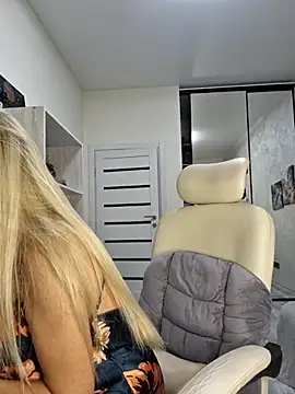 Snapshot of Monna chatting on November 20, 6:08 pm Monna online show from November 20, 6:08 pm