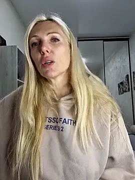 Snapshot of Monna chatting on October 26, 3:56 pm Monna online show from October 26, 3:56 pm