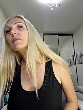 Snapshot of Monna chatting on October 23, 1:43 pm Monna online show from October 23, 1:43 pm