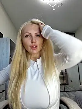 Snapshot of Monna chatting on October 25, 2:07 pm Monna online show from October 25, 2:07 pm