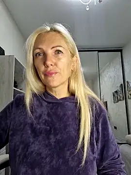 Snapshot of Monna chatting on November 12, 6:12 pm Monna online show from November 12, 6:12 pm