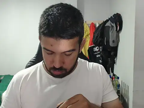 Snapshot of Axel11113 chatting on November 26, 2:22 am Axel11113 online show from November 26, 2:22 am