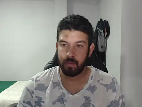 Snapshot of Axel11113 chatting on December 15, 2:17 am Axel11113 online show from December 15, 2:17 am