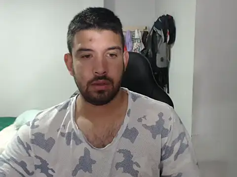 Snapshot of Axel11113 chatting on November 14, 3:10 am Axel11113 online show from November 14, 3:10 am