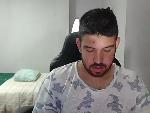 Snapshot of Axel11113 chatting on November 17, 2:15 am Axel11113 online show from November 17, 2:15 am