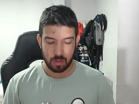 Snapshot of Axel11113 chatting on December 5, 2:43 am Axel11113 online show from December 5, 2:43 am