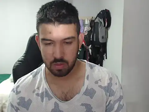 Snapshot of Axel11113 chatting on November 13, 3:21 am Axel11113 online show from November 13, 3:21 am