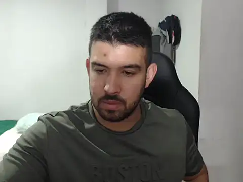 Snapshot of Axel11113 chatting on November 12, 2:37 am Axel11113 online show from November 12, 2:37 am