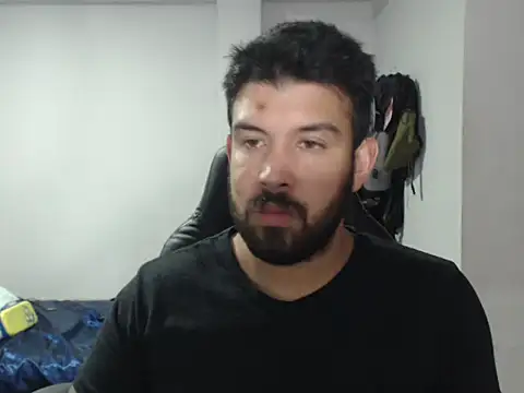 Snapshot of Axel11113 chatting on October 22, 2:33 am Axel11113 online show from October 22, 2:33 am