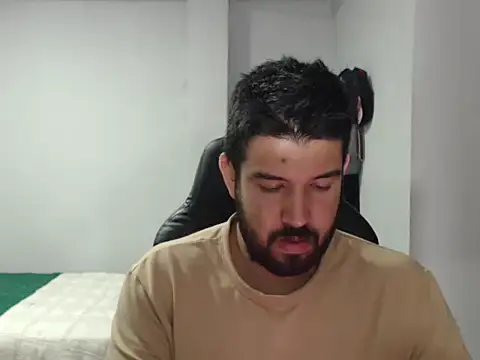 Snapshot of Axel11113 chatting on December 14, 2:07 am Axel11113 online show from December 14, 2:07 am