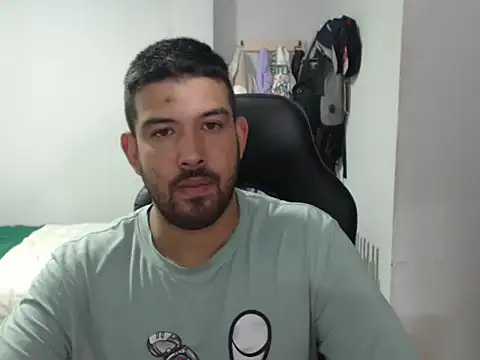 Snapshot of Axel11113 chatting on November 11, 3:01 am Axel11113 online show from November 11, 3:01 am