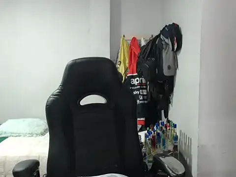 Snapshot of Axel11113 chatting on December 1, 2:01 am Axel11113 online show from December 1, 2:01 am