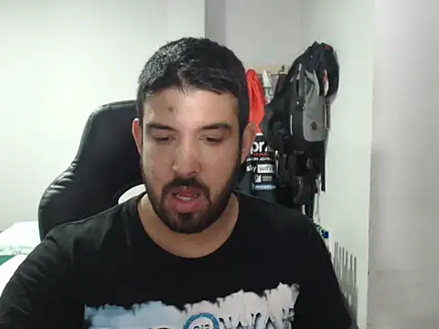 Snapshot of Axel11113 chatting on December 3, 2:01 am Axel11113 online show from December 3, 2:01 am