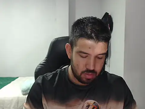 Snapshot of Axel11113 chatting on November 22, 3:27 am Axel11113 online show from November 22, 3:27 am