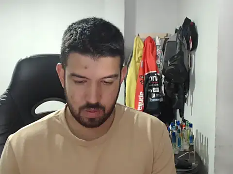 Snapshot of Axel11113 chatting on November 24, 1:49 am Axel11113 online show from November 24, 1:49 am