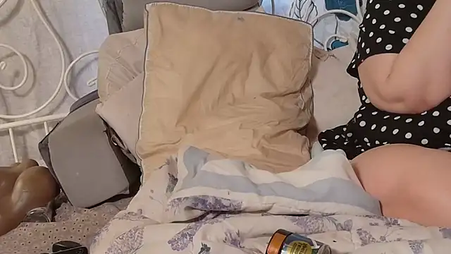 g0lden are0las89 online show from February 4, 10:05 pm