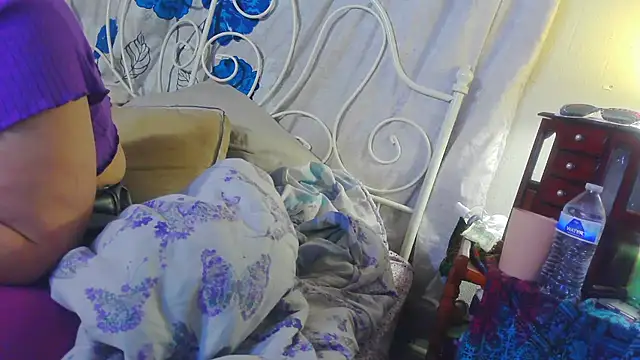 g0lden are0las89 online show from March 3, 5:58 am