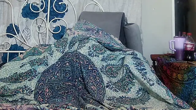 g0lden are0las89 online show from March 31, 7:10 am