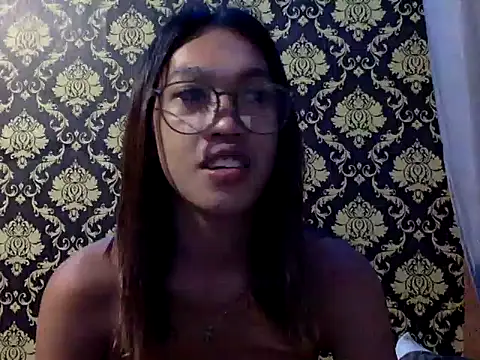 Snapshot of your_wifey chatting on September 15, 9:43 am your wifey online show from September 15, 9:43 am