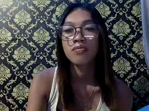 Snapshot of your_wifey chatting on September 20, 12:43 pm your wifey online show from September 20, 12:43 pm