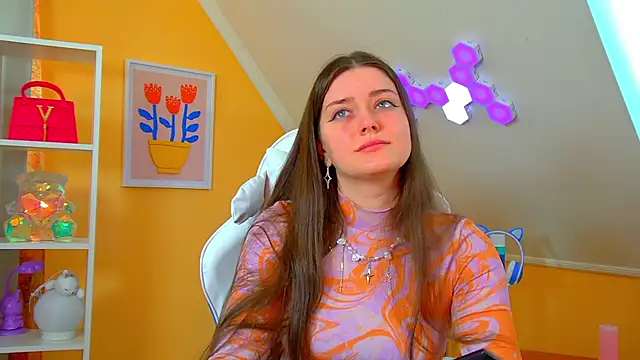 JessicaJewells online show from April 14, 6:18 am