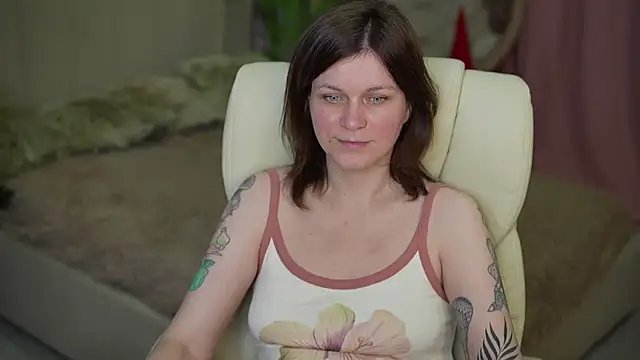 Snapshot of TinaMelt chatting on December 13, 8:04 pm TinaMelt online show from December 13, 8:04 pm